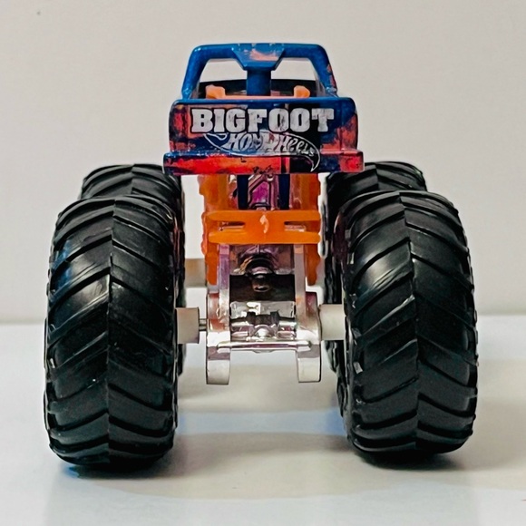 Hot Wheels Monster Truck BIGFOOT Diecast - Picture 3 of 5